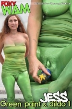 Jess - Green paint et Dildo 1
